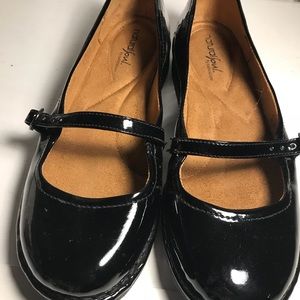 Naturalizer patent leather maryjanes. 8.5w